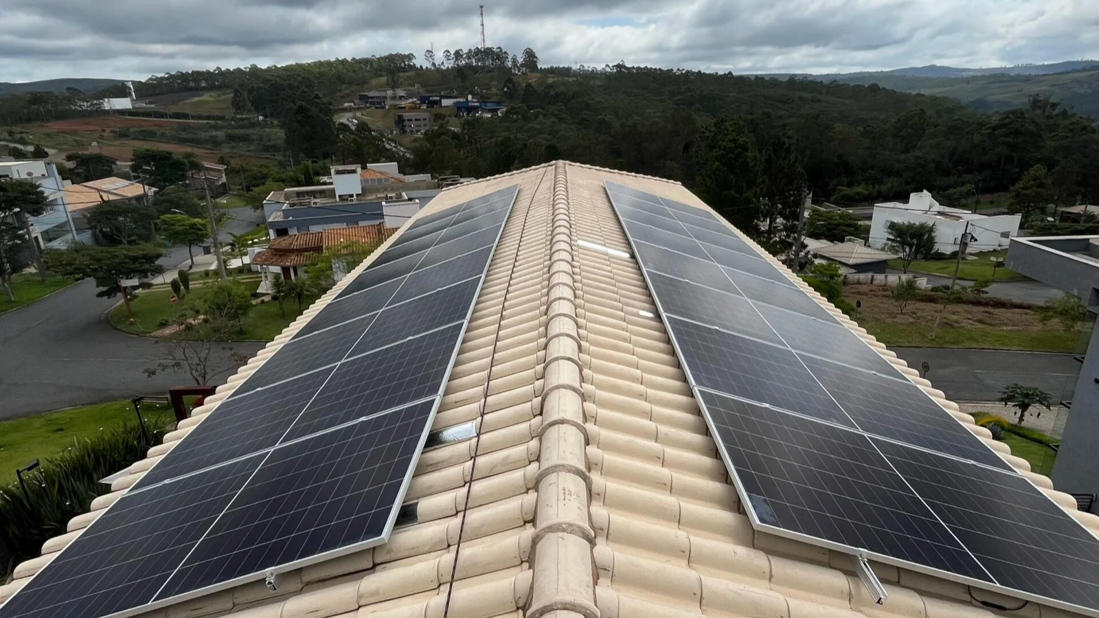 Instalação de Usina Fotovoltaica realizada no Residencial das Minas – Alphaville Lagoa dos Ingleses – Nova Lima