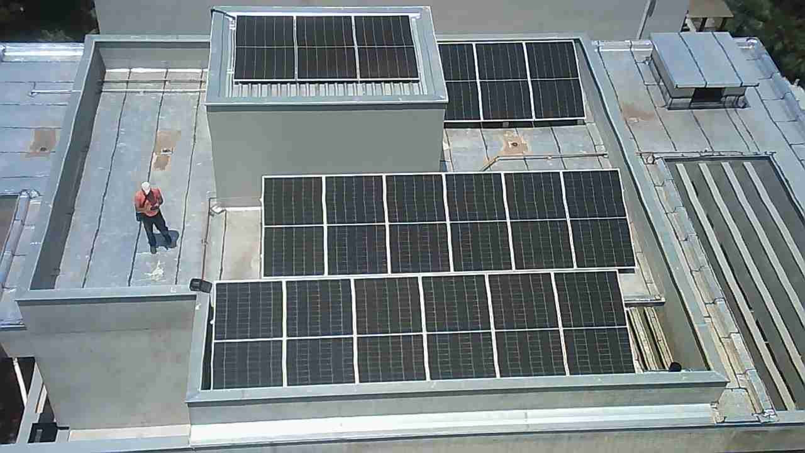 Instalação de Usina Fotovoltaica Residencial na Península dos Pássaros – Alphaville Lagoa dos Ingleses – Nova Lima, MG